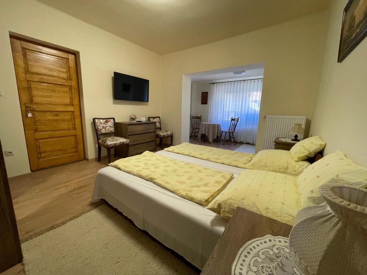 Kristof Vendeghaz Hotel Bukkszek Ngoại thất bức ảnh