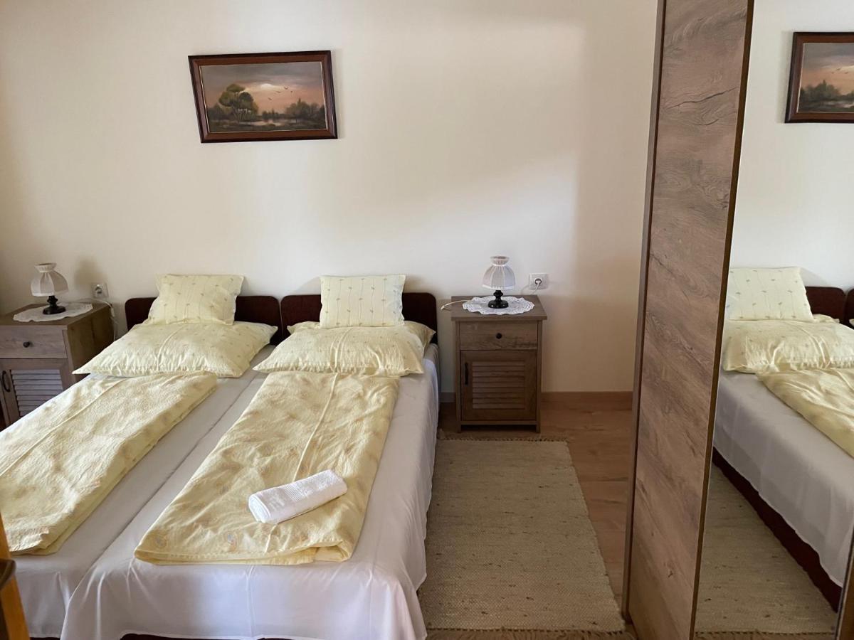 Kristof Vendeghaz Hotel Bukkszek Ngoại thất bức ảnh